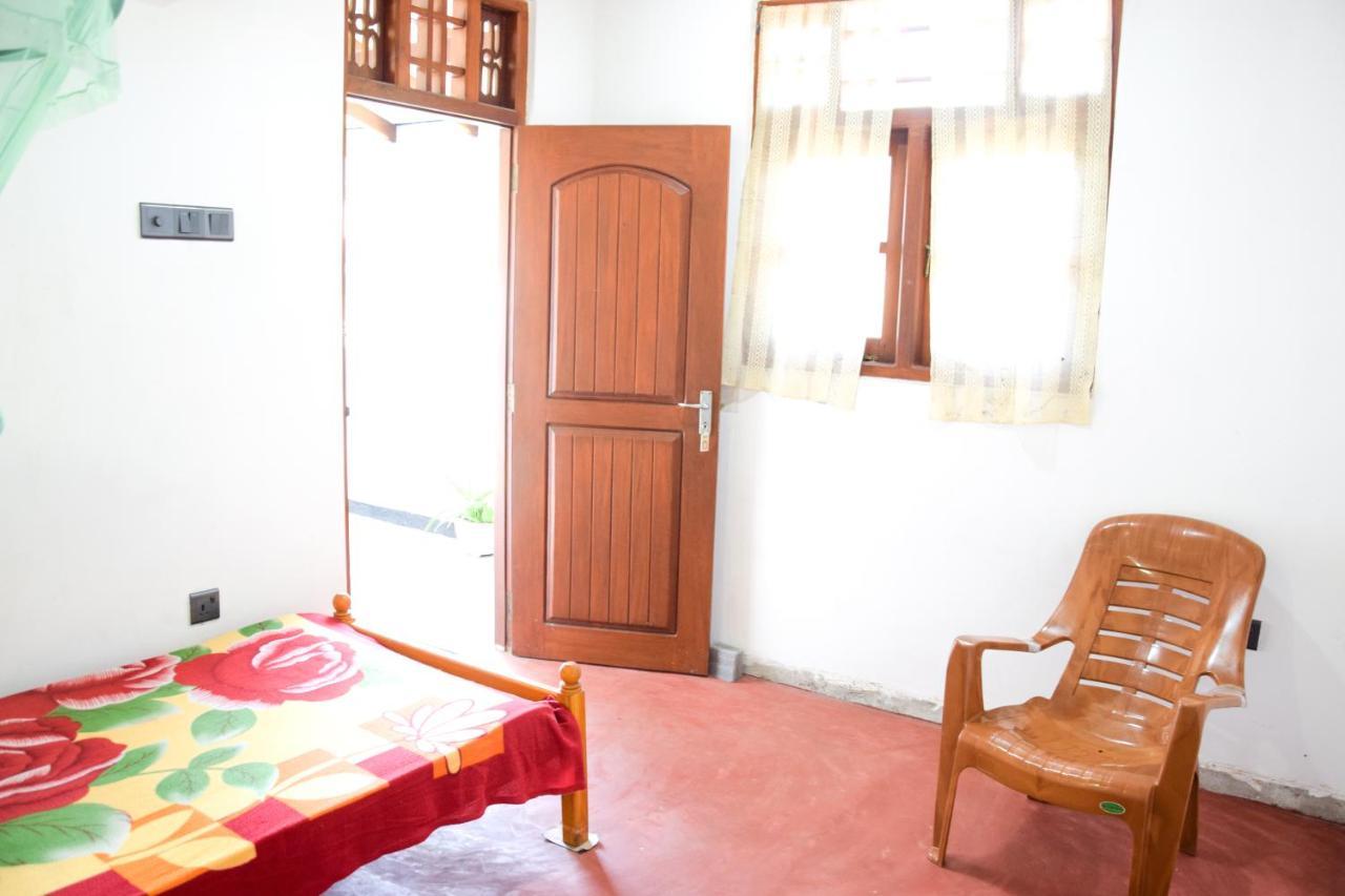 Tharaka Homestay Weligama Kültér fotó